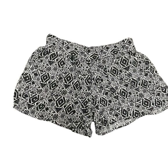 Mudd Geometric Loose Fit Baggy Shorts Cream And Black Size 14.5 - Picture 1 of 9